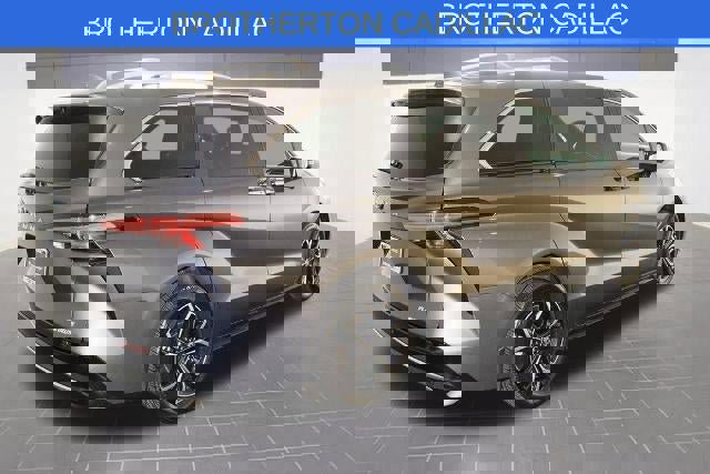 Used 2025 Toyota Sienna Platinum image 7