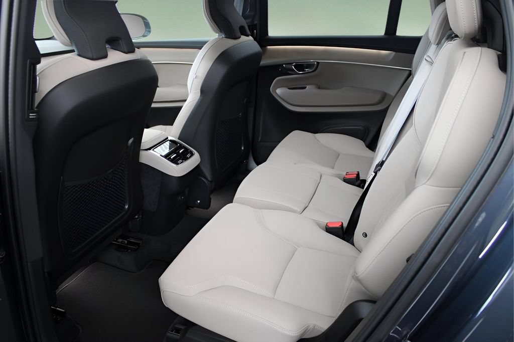 New 2026 Volvo XC90 B6 Plus w/ Protection Package Premier AWD/4WD image 16