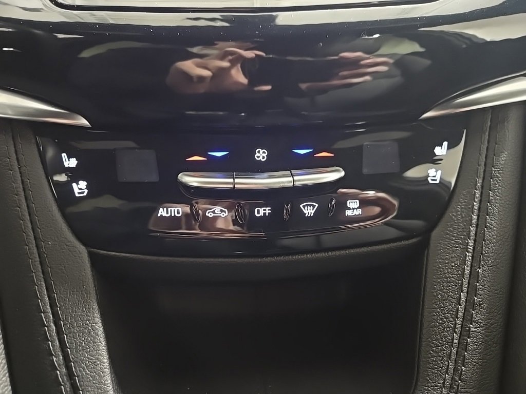 Used 2024 Cadillac XT6 Sport image 17