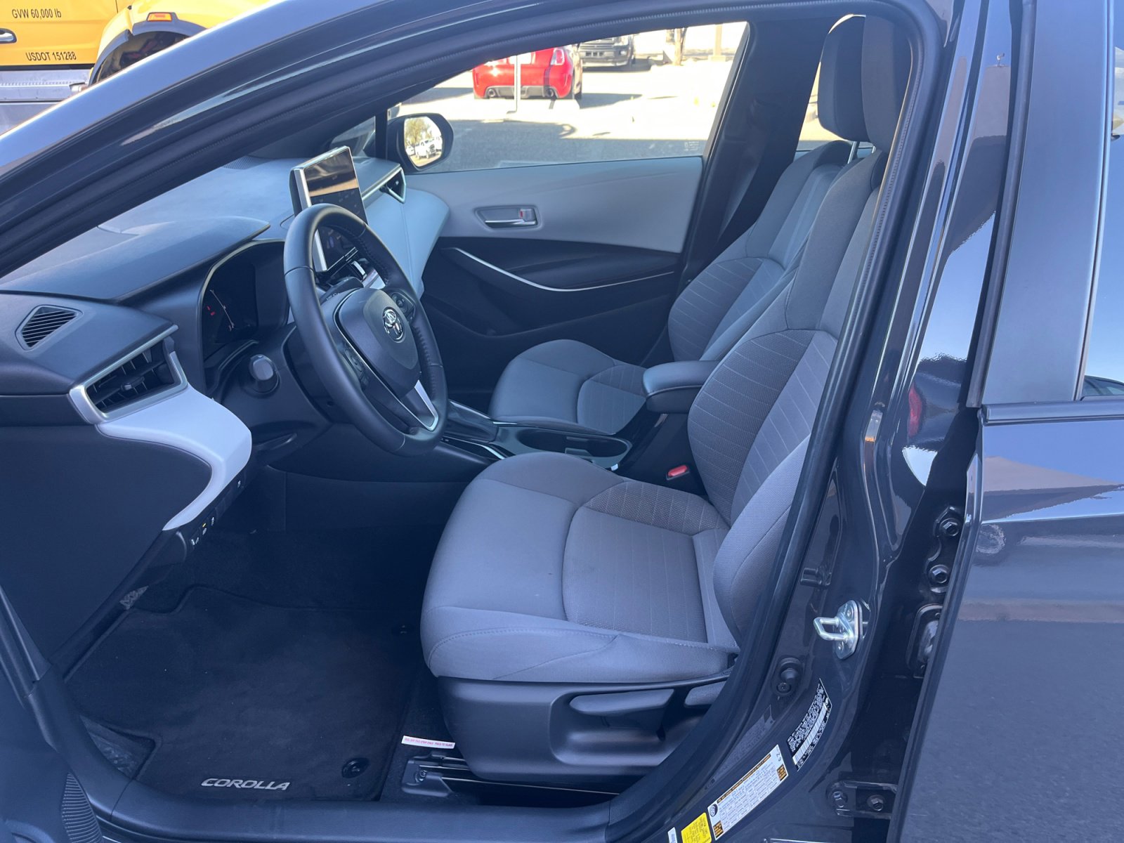 Used 2025 Toyota Corolla SE image 14