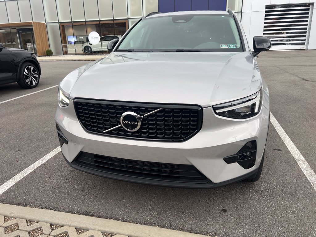 Certified 2023 Volvo XC40 B5 Ultimate w/ Climate Package AWD/4WD image 2