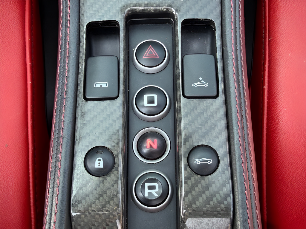 Used 2015 McLaren 650S Spider RWD image 47