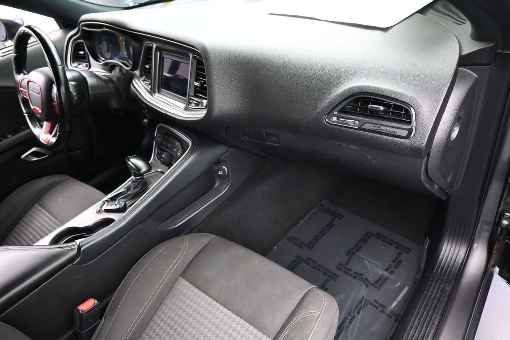 Used 2022 Dodge Challenger SXT w/ Driver Convenience Group RWD image 34