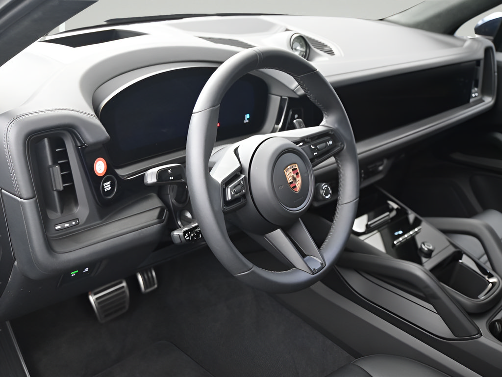 Certified 2026 Porsche Cayenne GTS AWD/4WD image 5