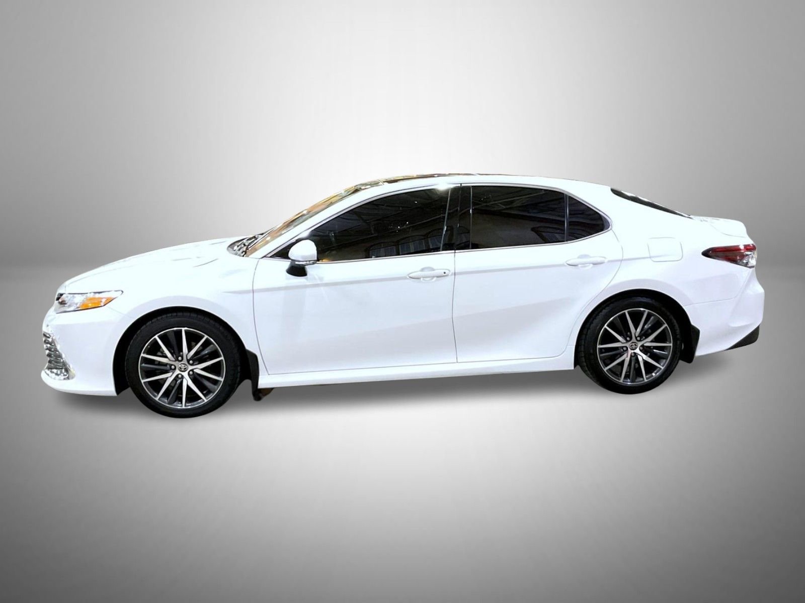 Used 2023 Toyota Camry XLE w/ Navigation Package image 8