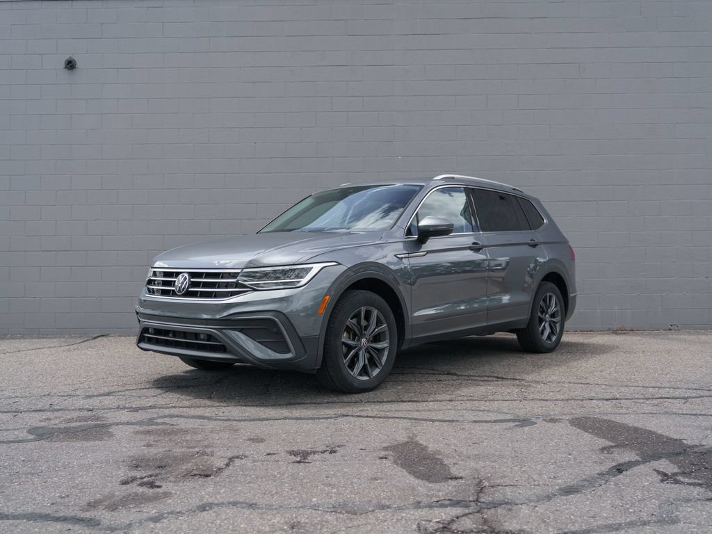Used 2023 Volkswagen Tiguan SE AWD/4WD image 1