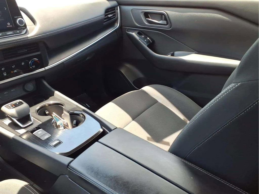 Used 2024 Nissan Rogue S FWD image 11