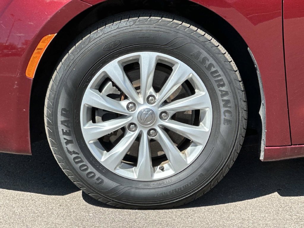 Used 2018 Chrysler Pacifica Touring-L Plus FWD image 11
