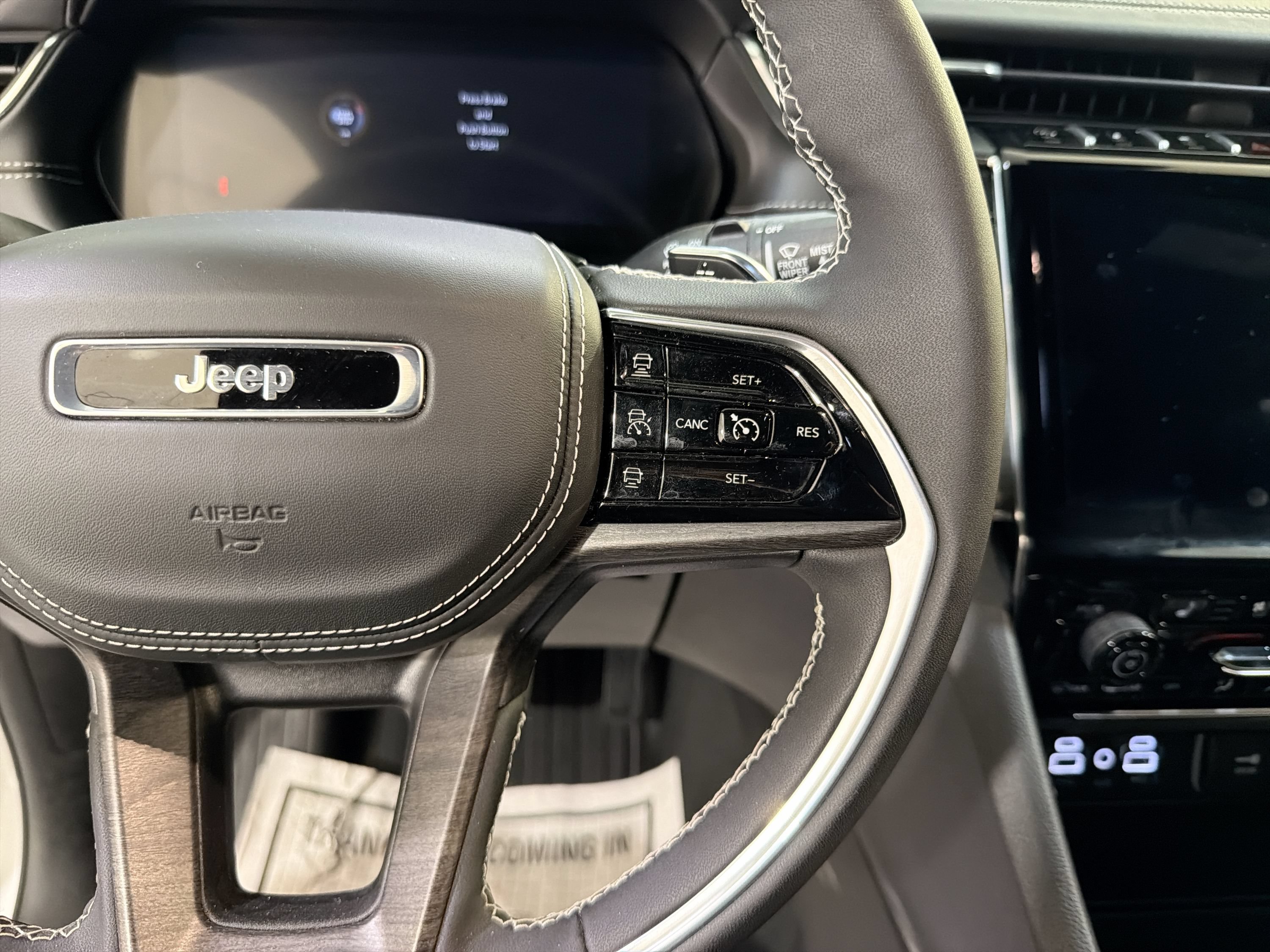 Used 2025 Jeep Grand Cherokee L Overland AWD/4WD image 15