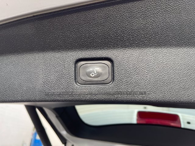 Used 2018 Ford Explorer XLT w/ Equipment Group 202A AWD/4WD image 34