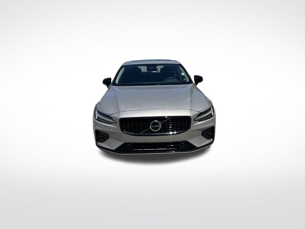 Used 2024 Volvo S60 B5 Plus AWD/4WD image 3