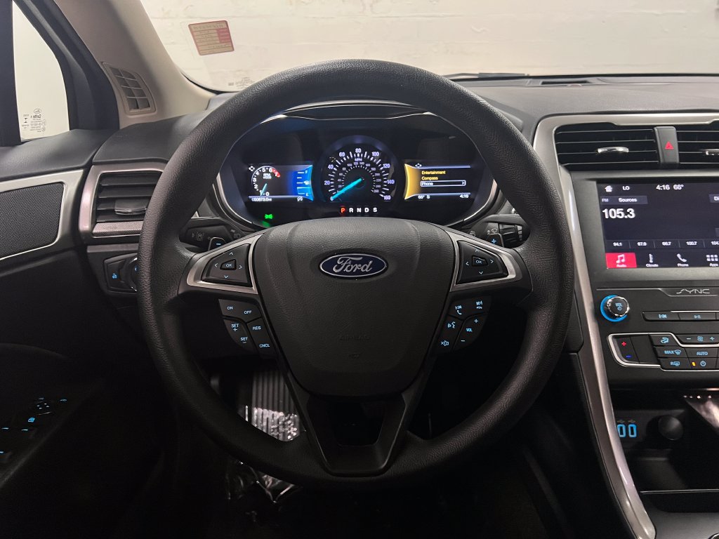 Used 2019 Ford Fusion SE FWD image 16