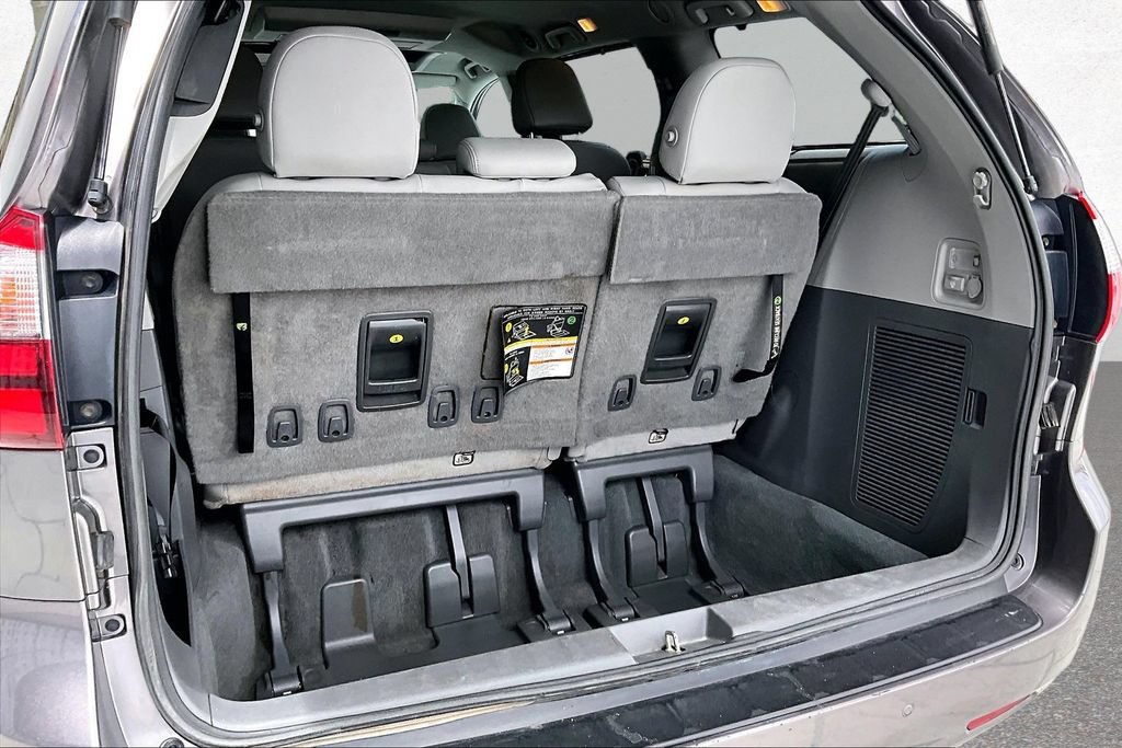 Certified 2020 Toyota Sienna XLE Premium FWD image 26