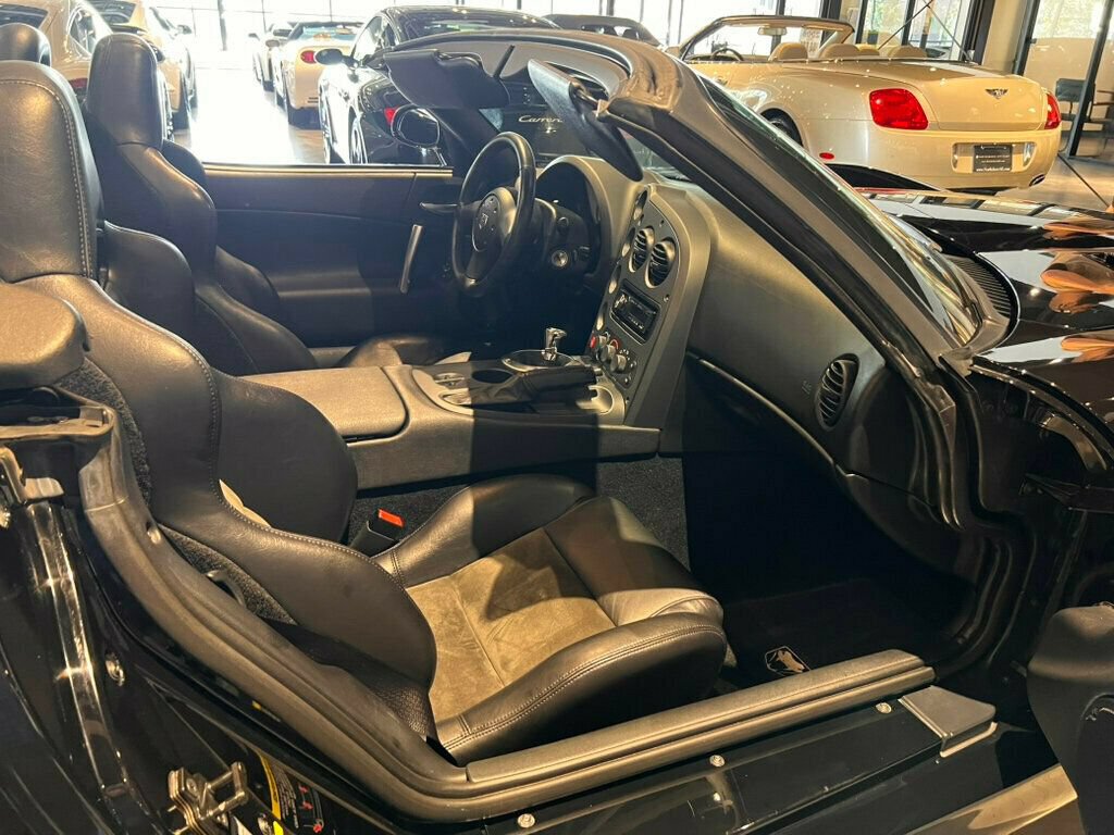 Used 2004 Dodge Viper SRT-10 RWD image 30