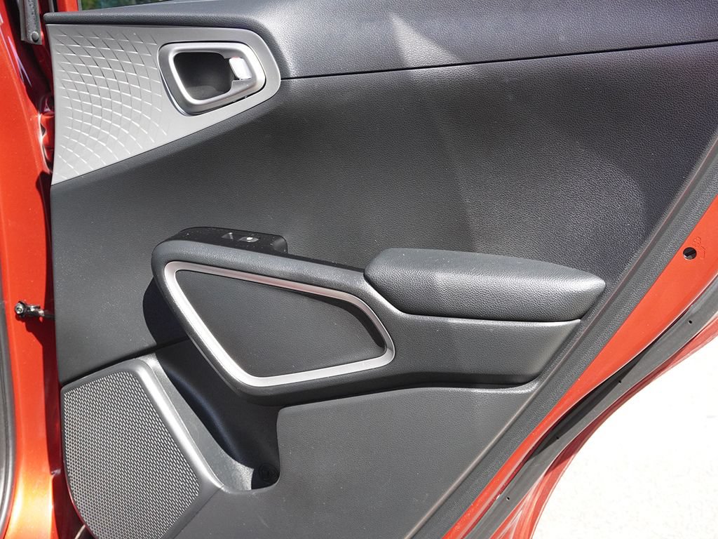 Used 2025 Kia Soul LX w/ LX Technology Package FWD image 22