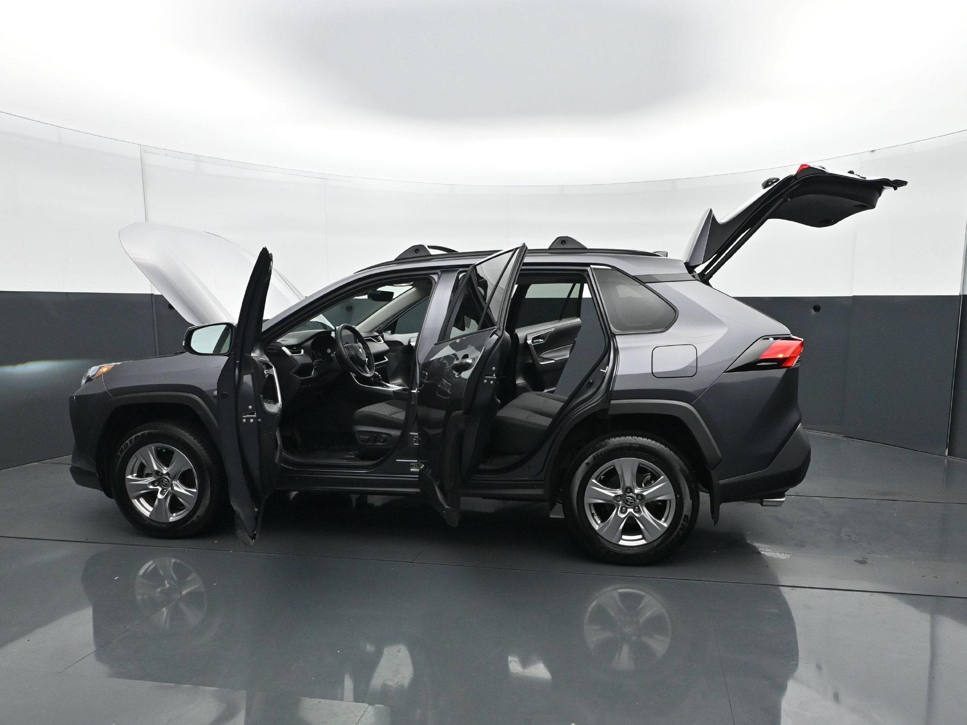 Used 2025 Toyota RAV4 XLE w/ Convenience Package AWD/4WD image 32