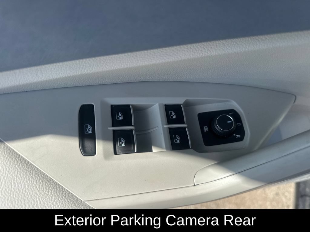 Used 2025 Volkswagen Jetta SE w/ Sunroof Package FWD image 14