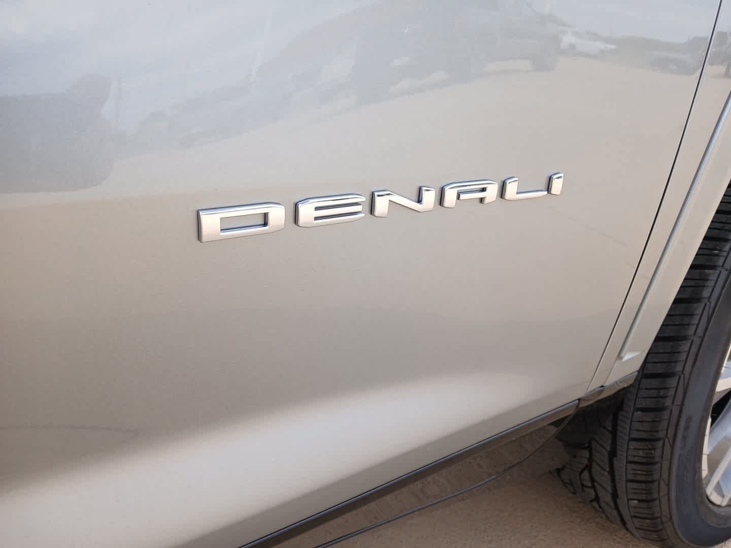 New 2026 GMC Acadia Denali Ultimate w/ LPO, Floor Liner Package AWD/4WD image 8