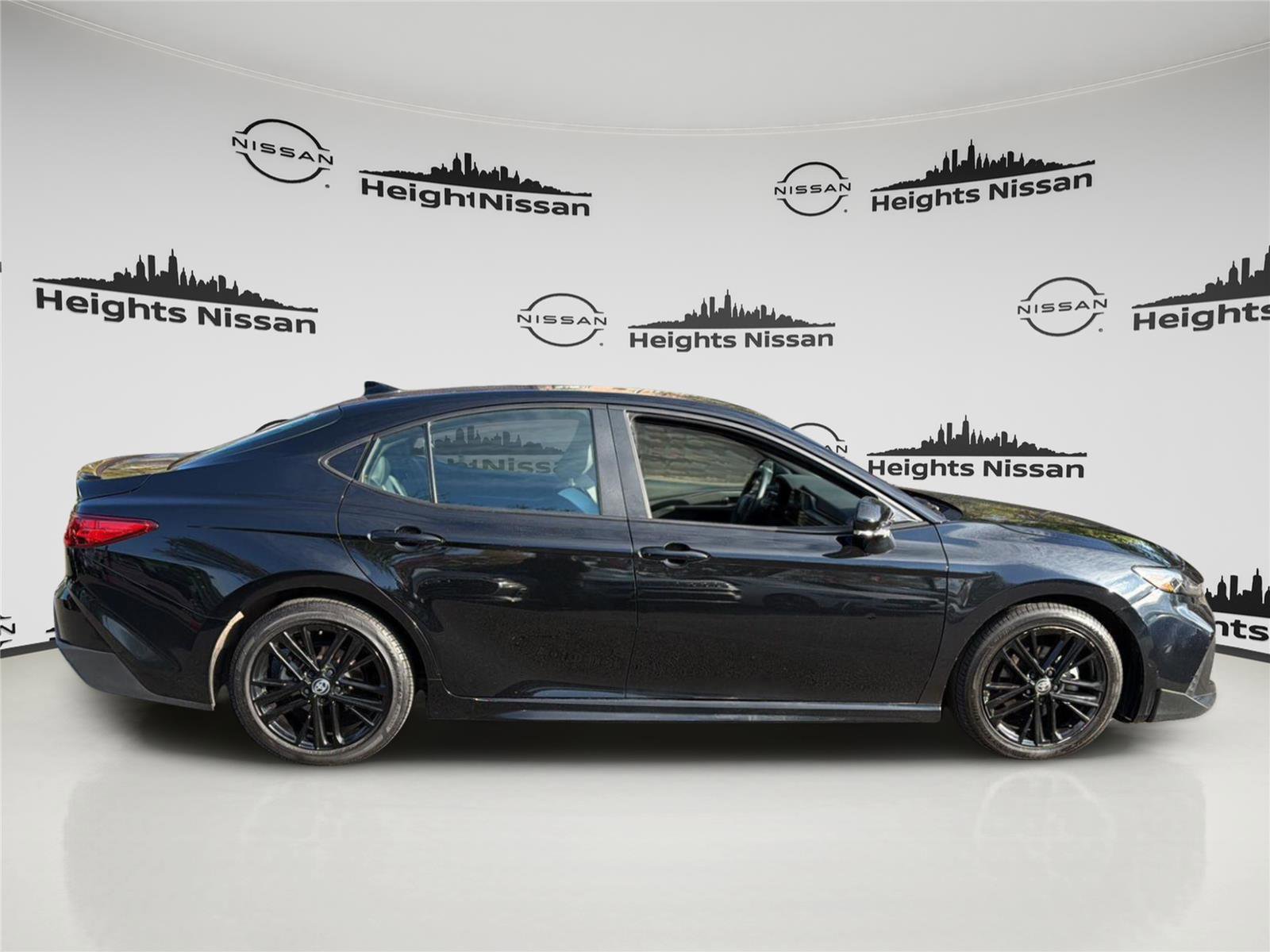 Used 2025 Toyota Camry SE FWD image 6