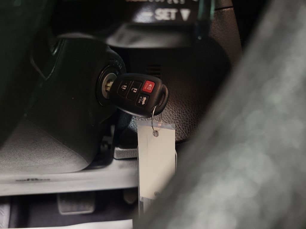 Used 2019 Toyota Corolla LE image 17