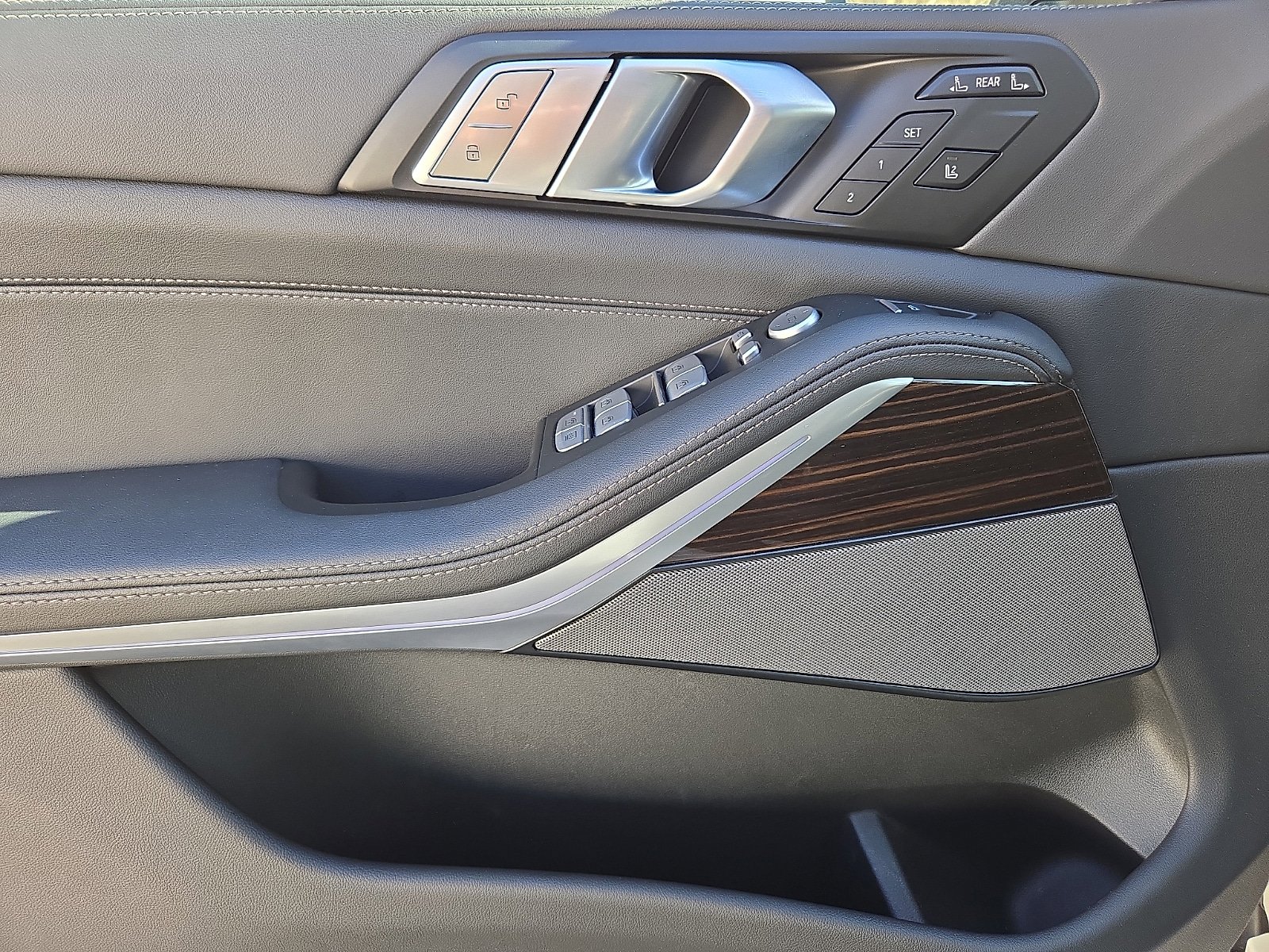 Used 2026 BMW X7 xDrive40i image 13