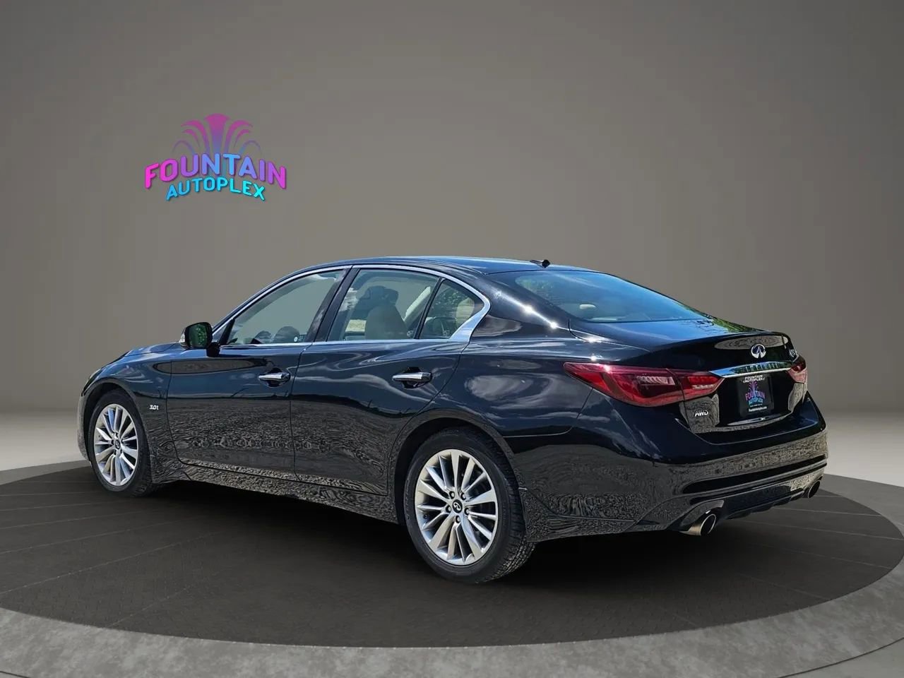Used 2018 INFINITI Q50 Luxe w/ Sensory Package (Luxe) AWD/4WD image 3