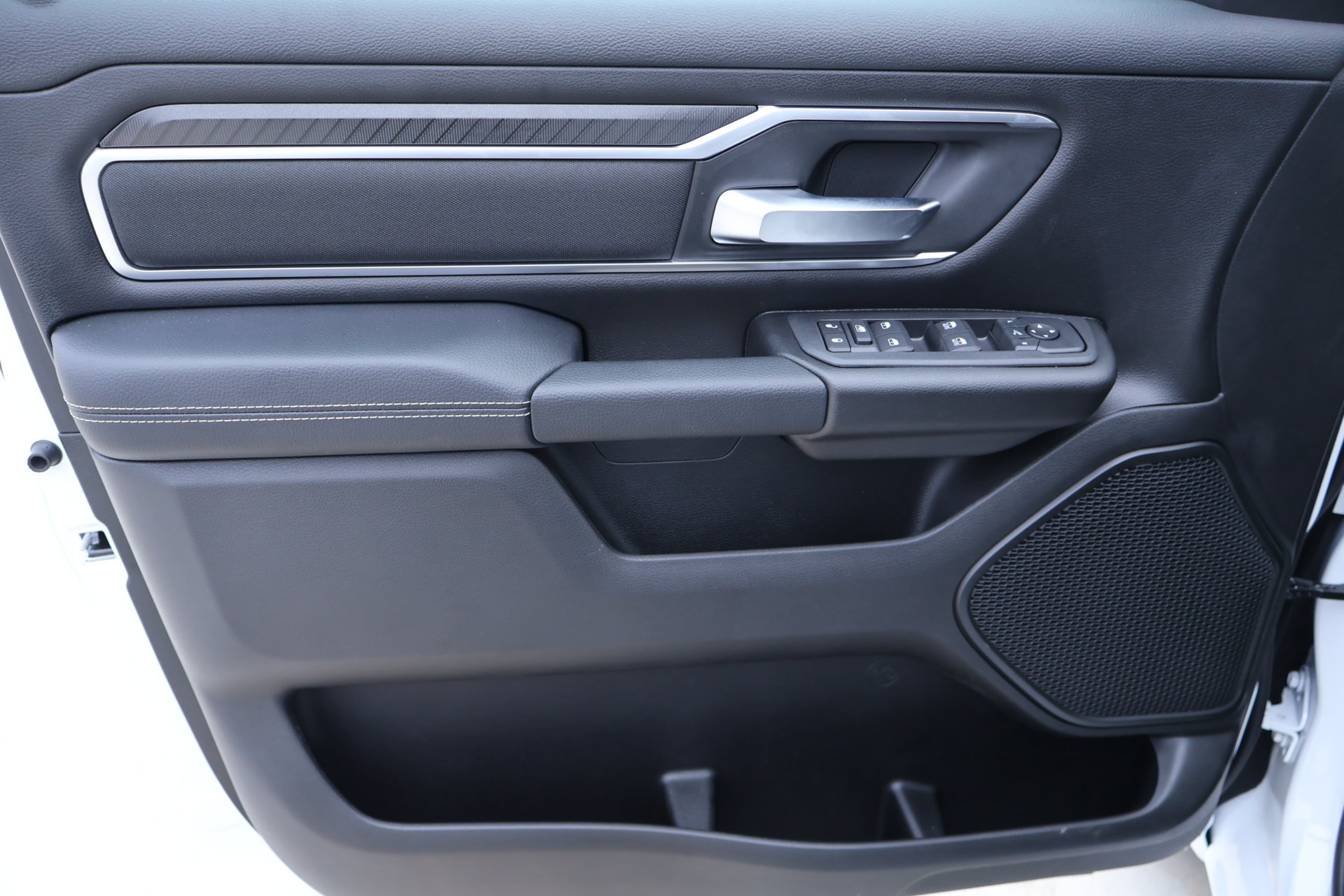 New 2027 RAM 1500 4x4 Crew Cab image 16