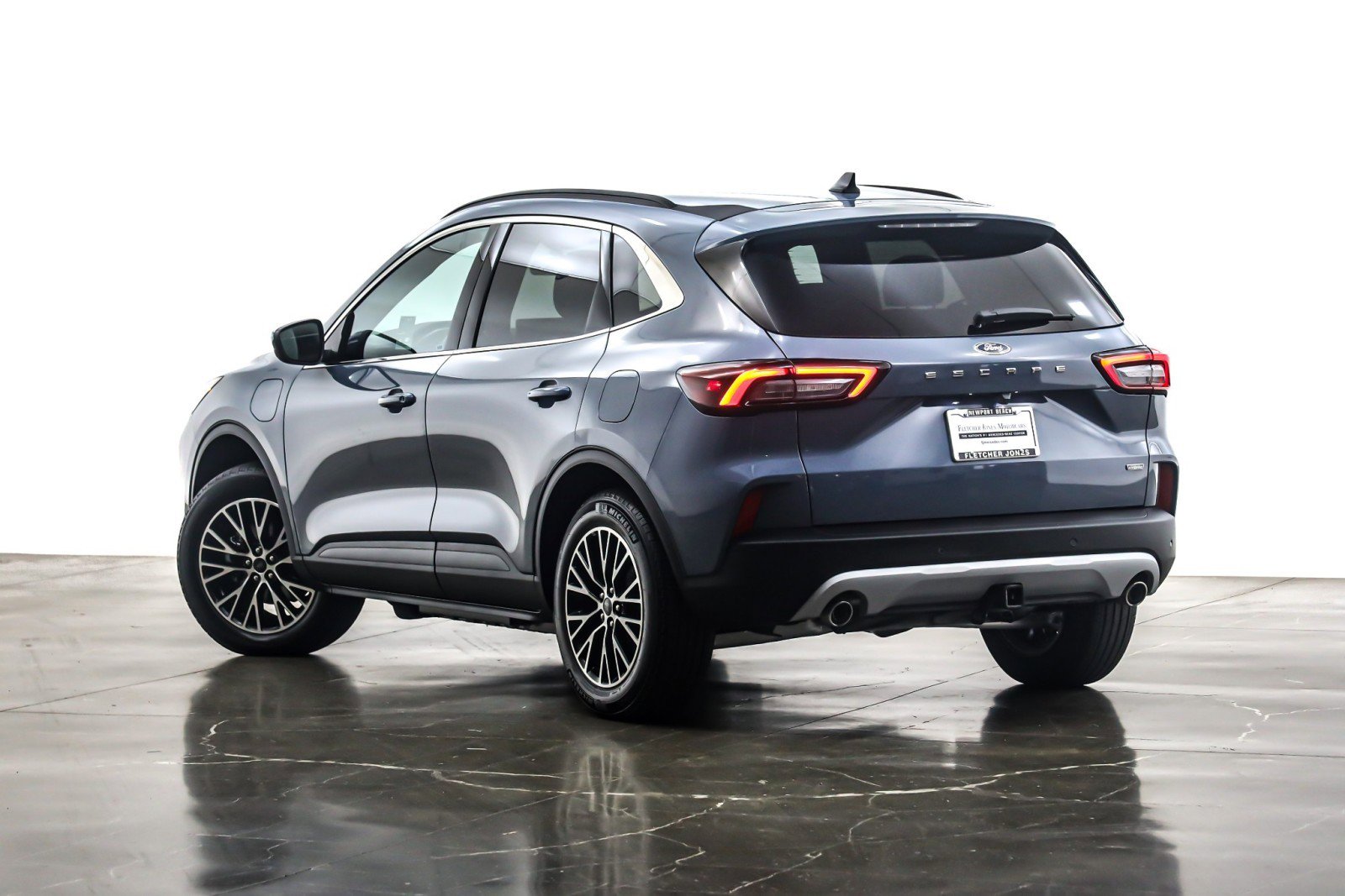 Used 2025 Ford Escape SE w/ Class II Trailer Tow Package image 12