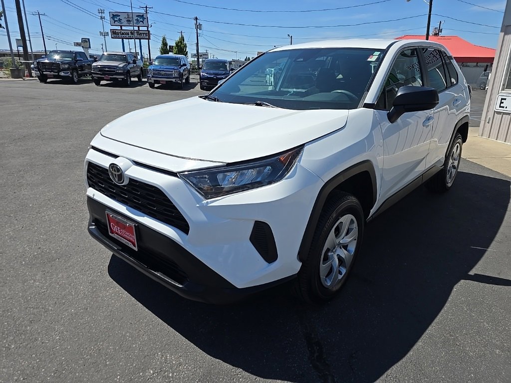 Used 2022 Toyota RAV4 LE image 3
