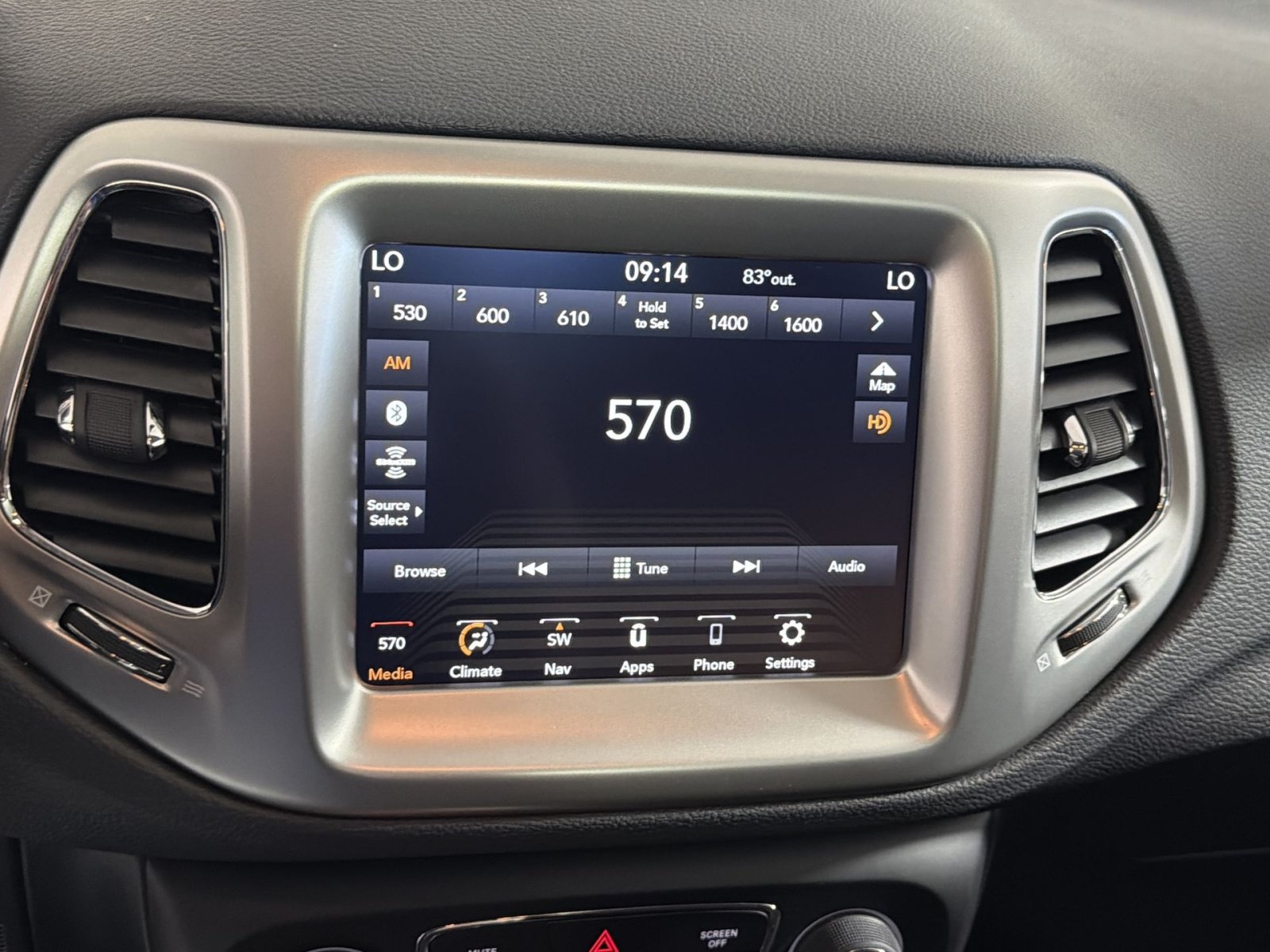 Used 2019 Jeep Compass Latitude w/ Popular Equipment Group AWD/4WD image 18