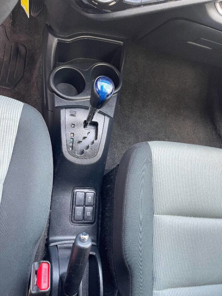 Used 2017 Toyota Prius C Two image 9