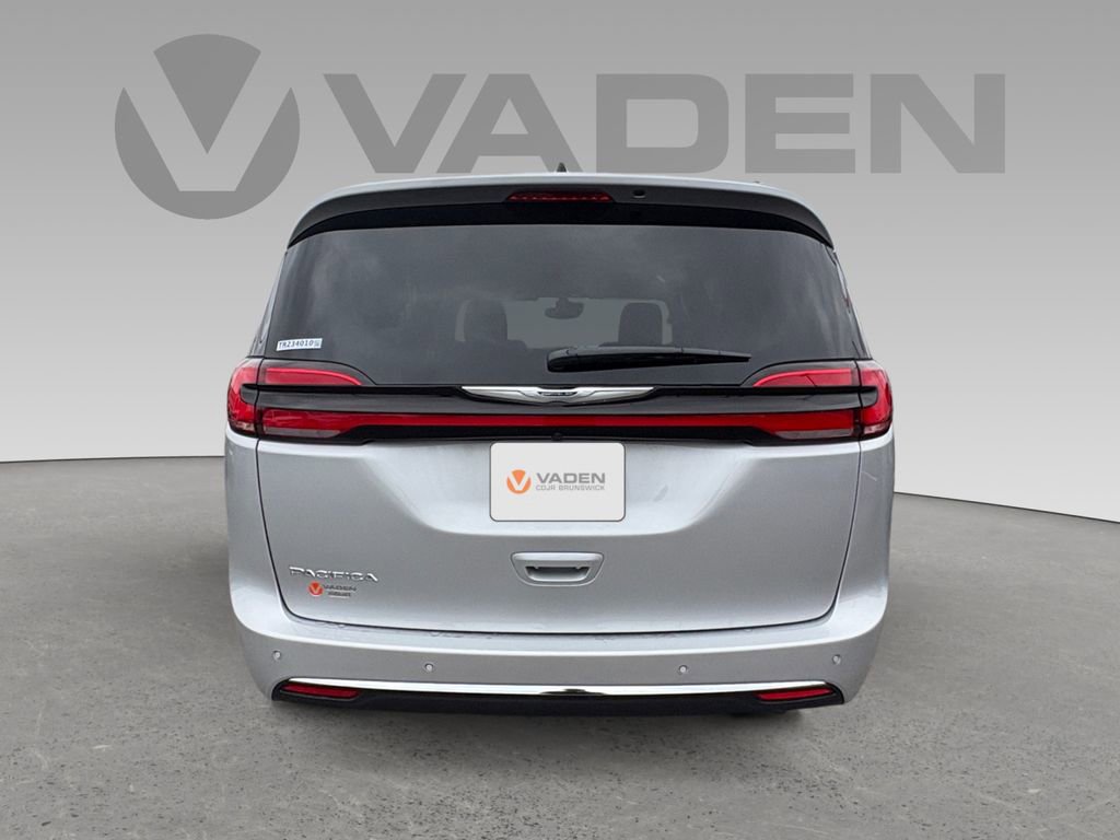 New 2026 Chrysler Pacifica Select image 18