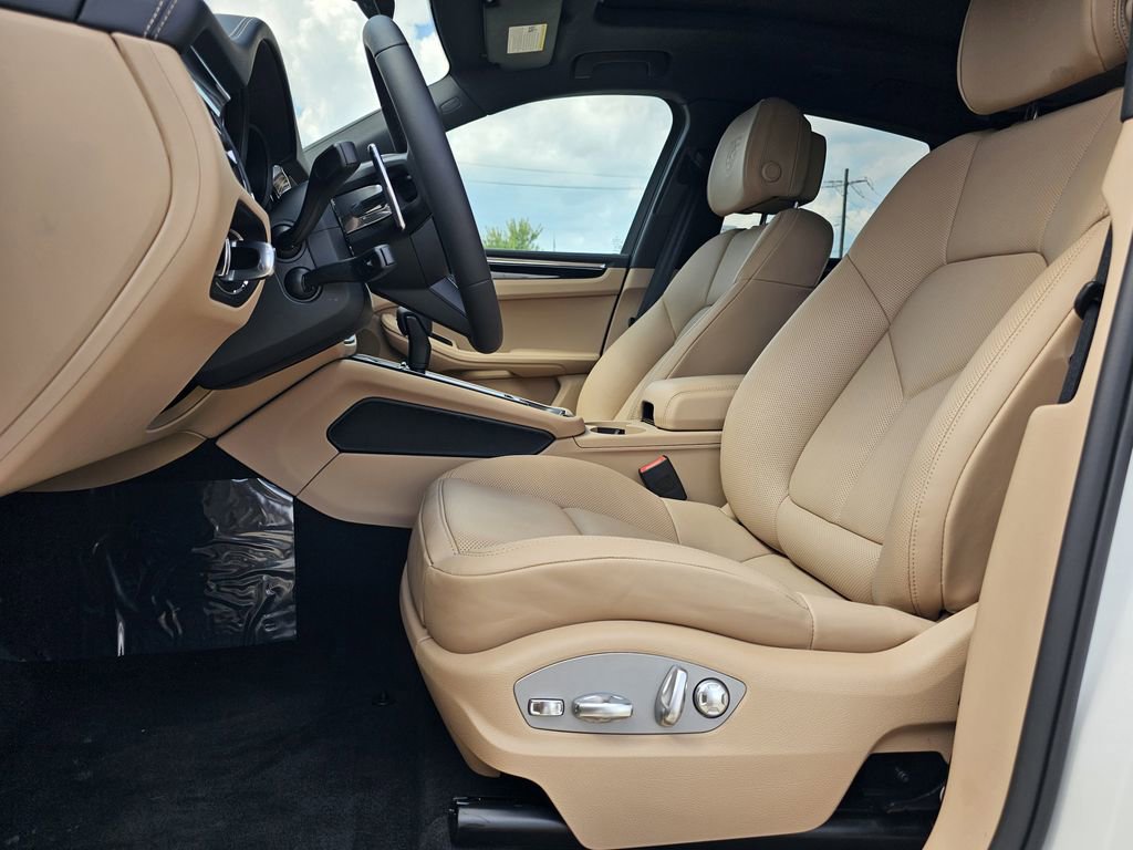 New 2025 Porsche Macan Turbo image 22