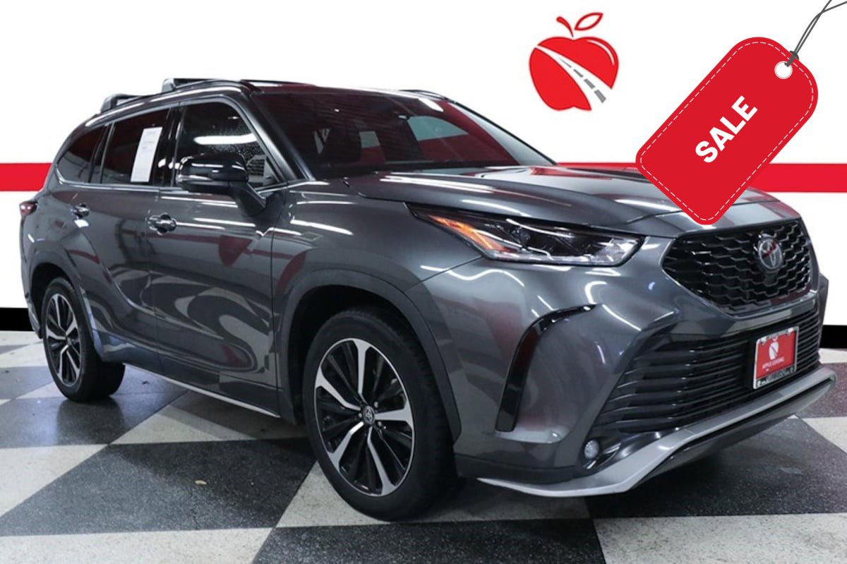 Used 2022 Toyota Highlander XSE FWD image 1