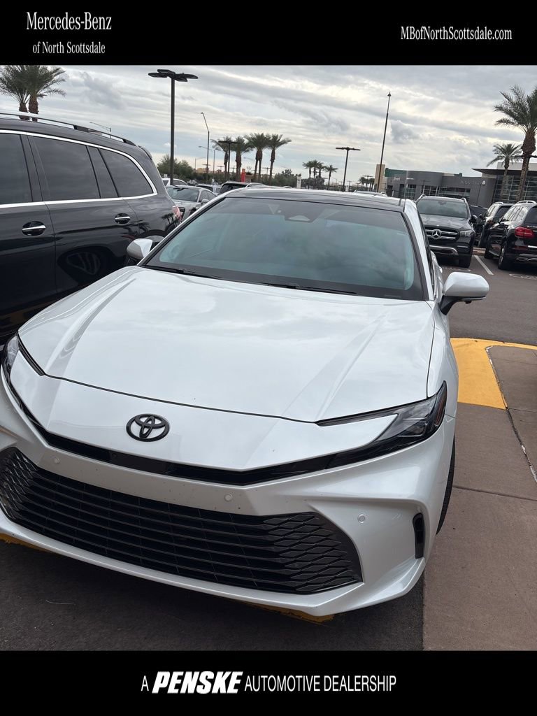 Used 2025 Toyota Camry XLE image 1
