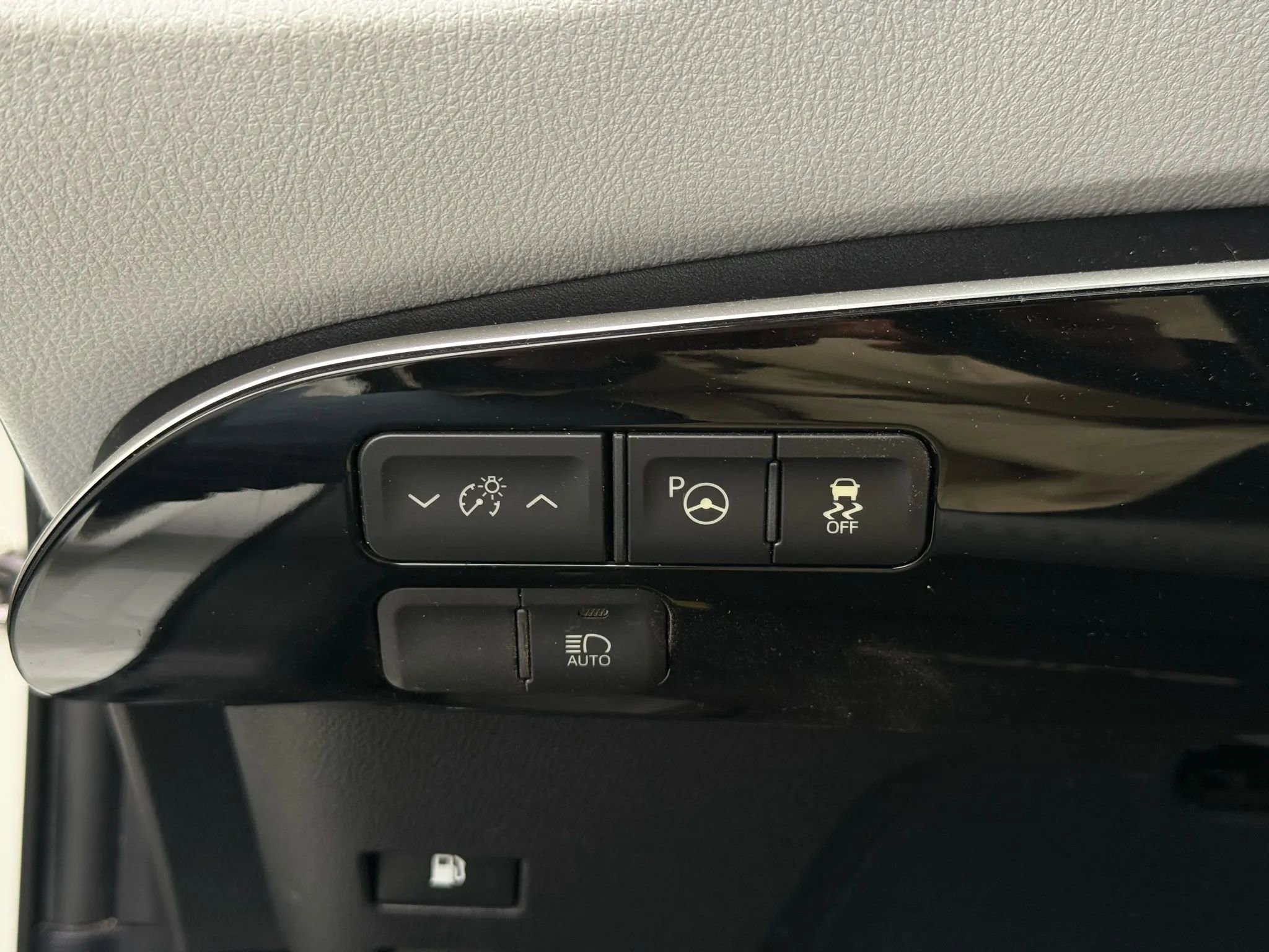 Used 2018 Toyota Prius Two image 32