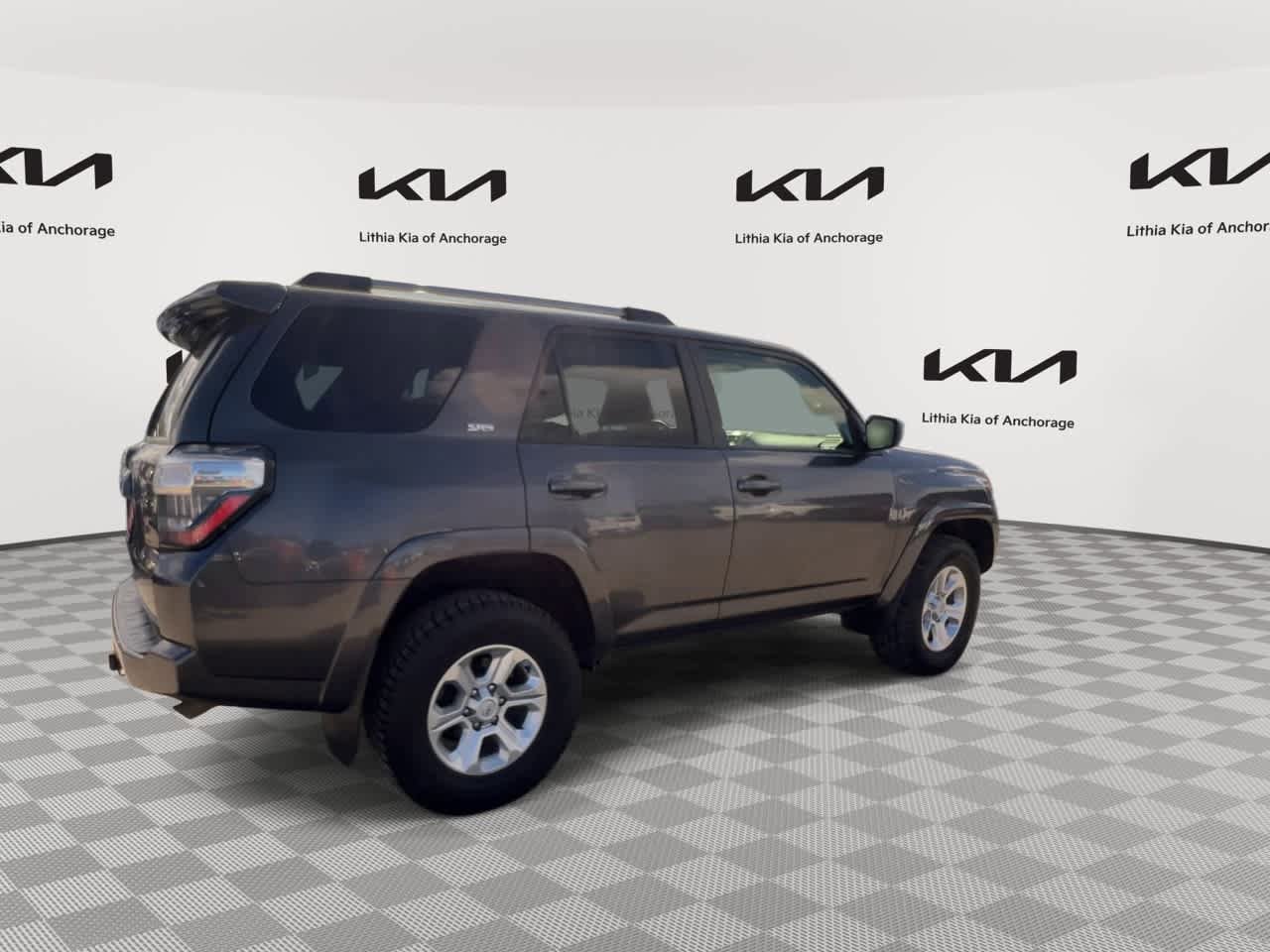 Used 2023 Toyota 4Runner SR5 AWD/4WD image 9