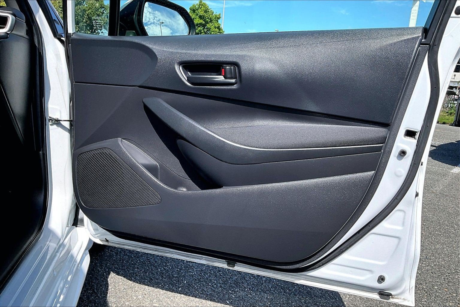 Used 2025 Toyota Corolla LE FWD image 22