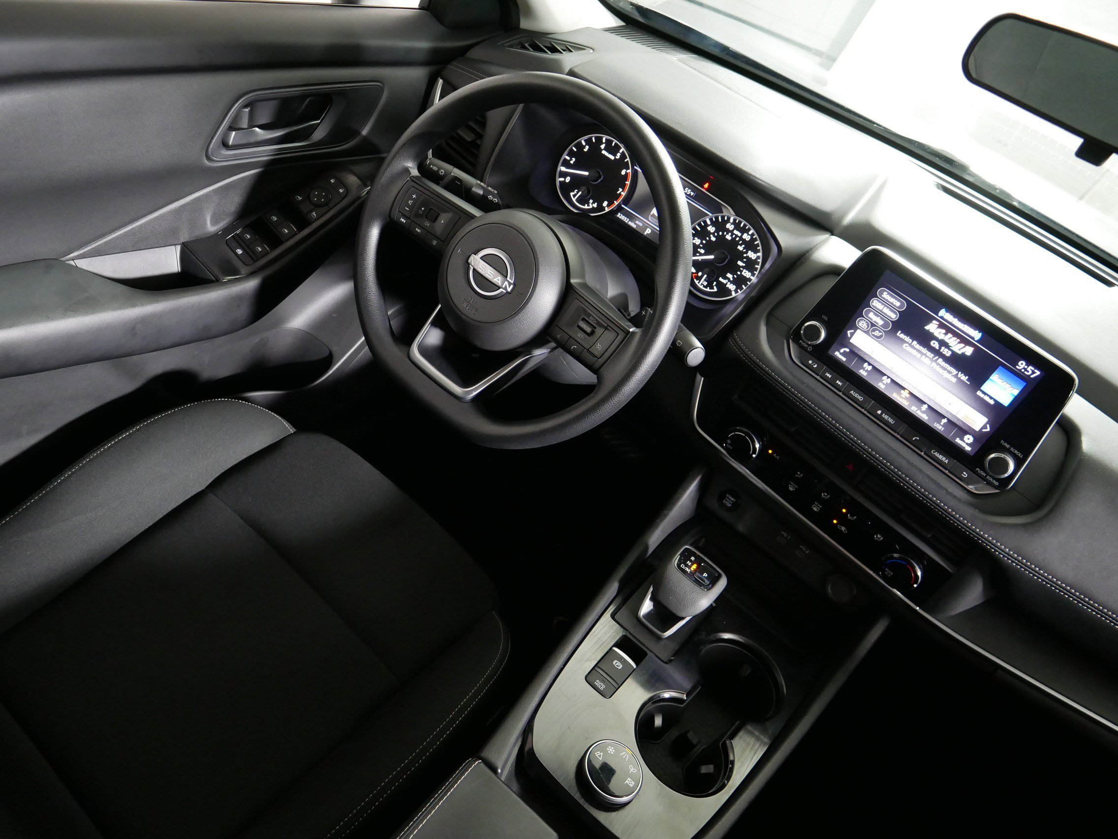 Used 2024 Nissan Rogue S AWD/4WD image 9
