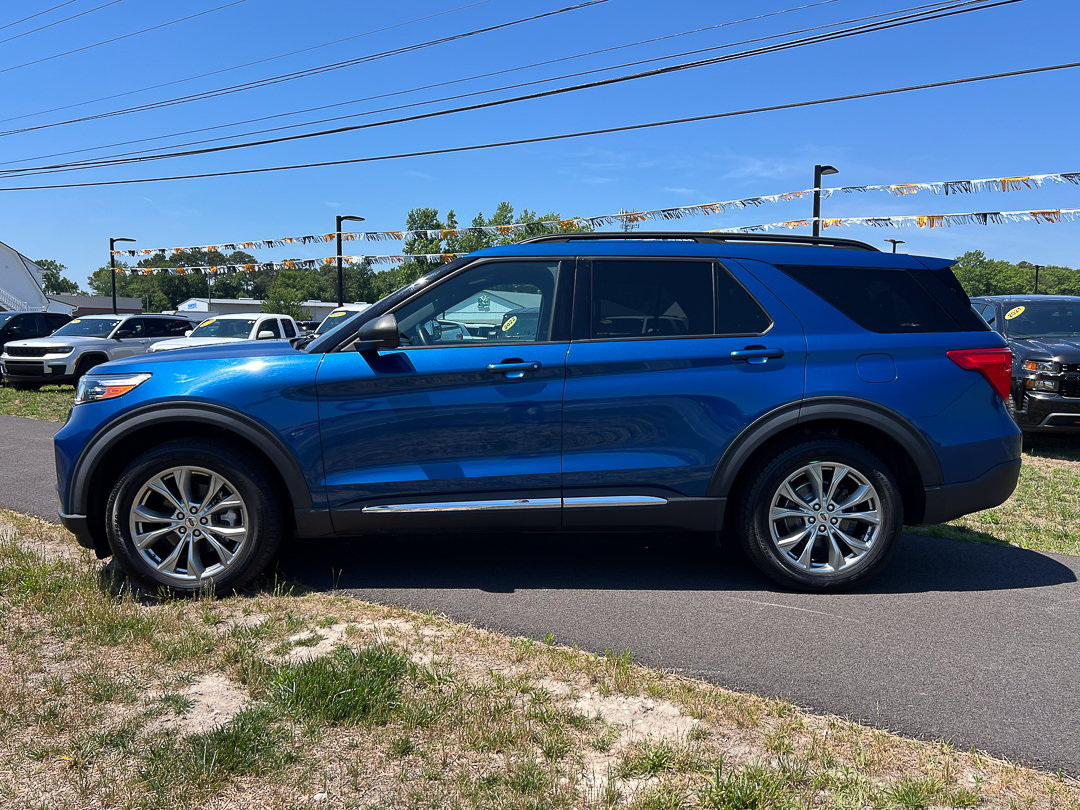Used 2020 Ford Explorer XLT w/ Equipment Group 202A AWD/4WD image 2