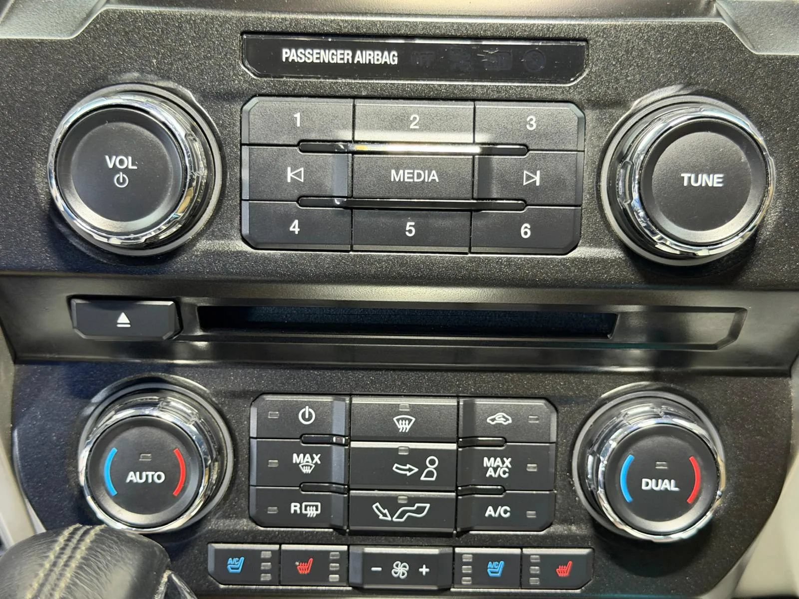 Used 2015 Ford F150 Lariat w/ Equipment Group 501A Mid AWD/4WD image 36