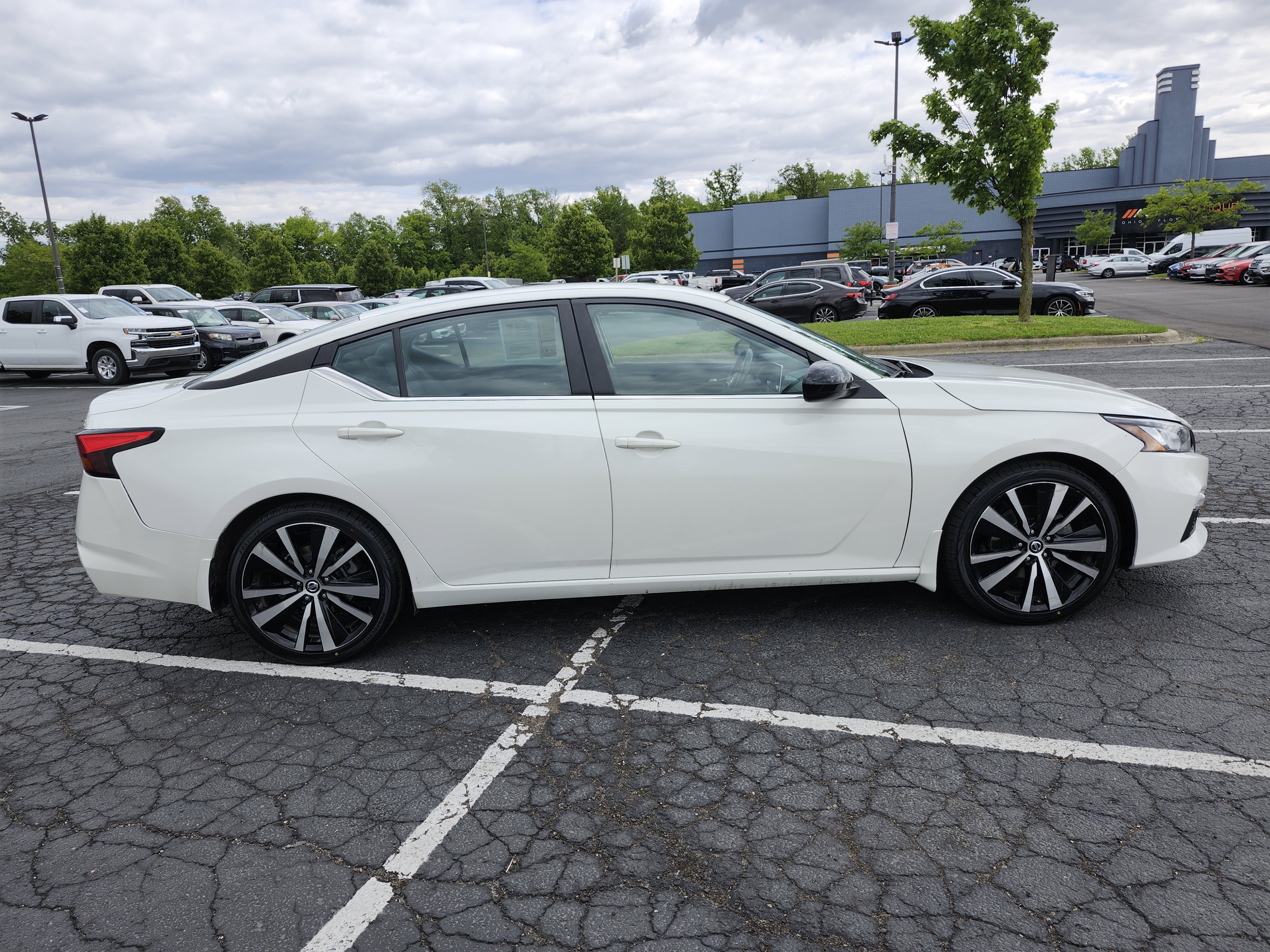 Used 2022 Nissan Altima 2.5 SR FWD image 11