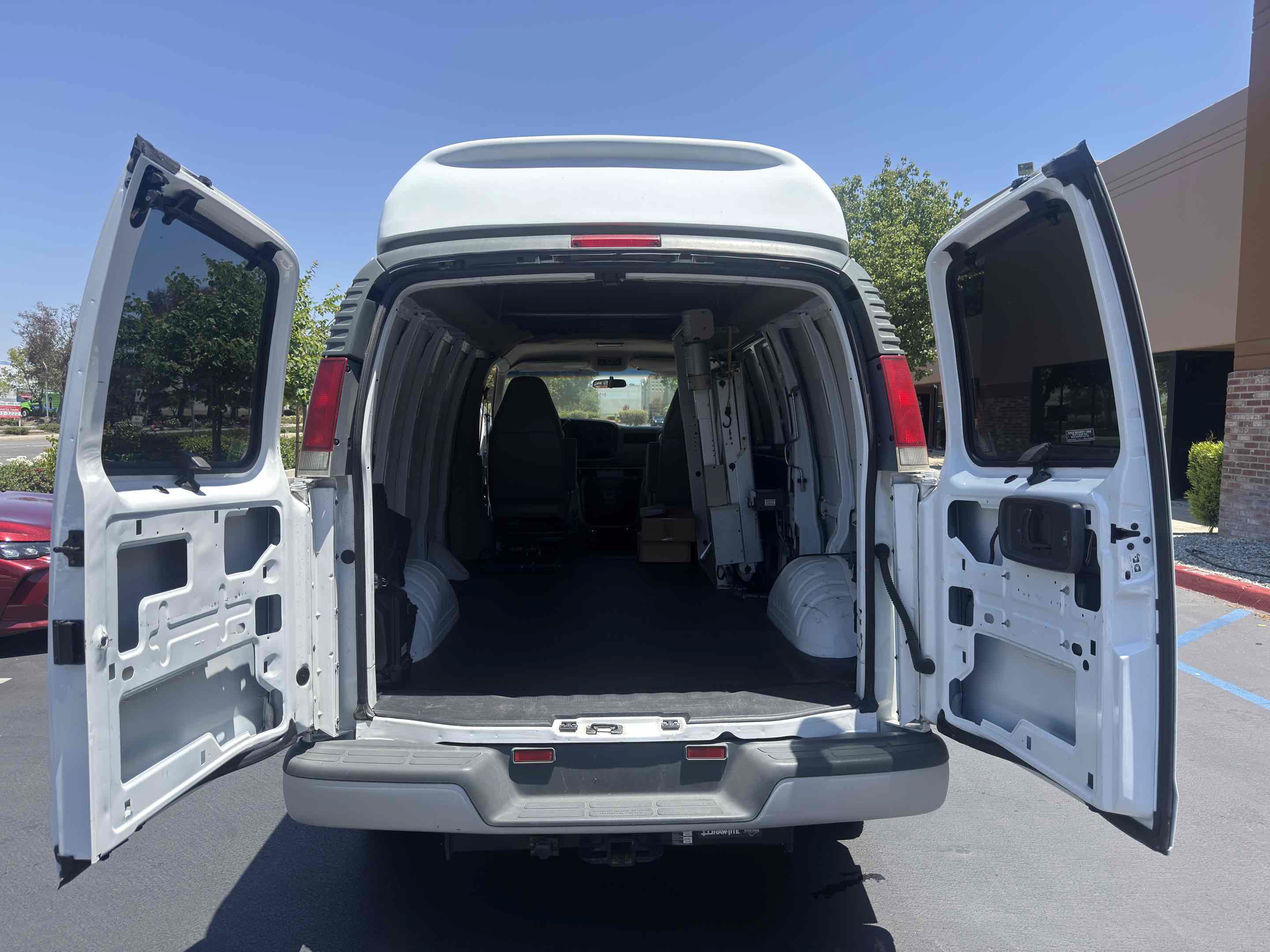 Used 2001 Chevrolet Express 3500 w/ Convenience Pkg 1 RWD image 23