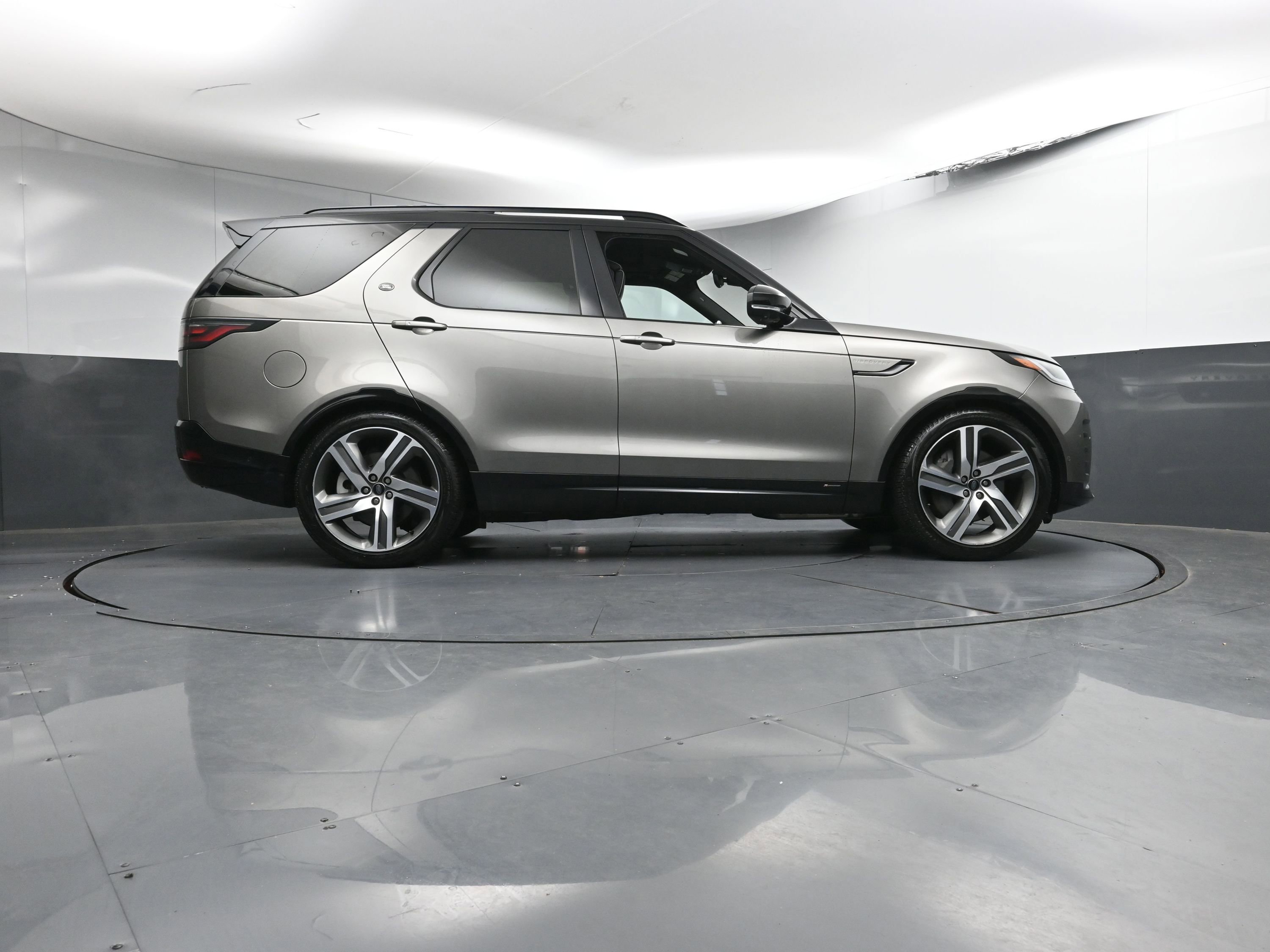 Used 2022 Land Rover Discovery HSE R-Dynamic image 30