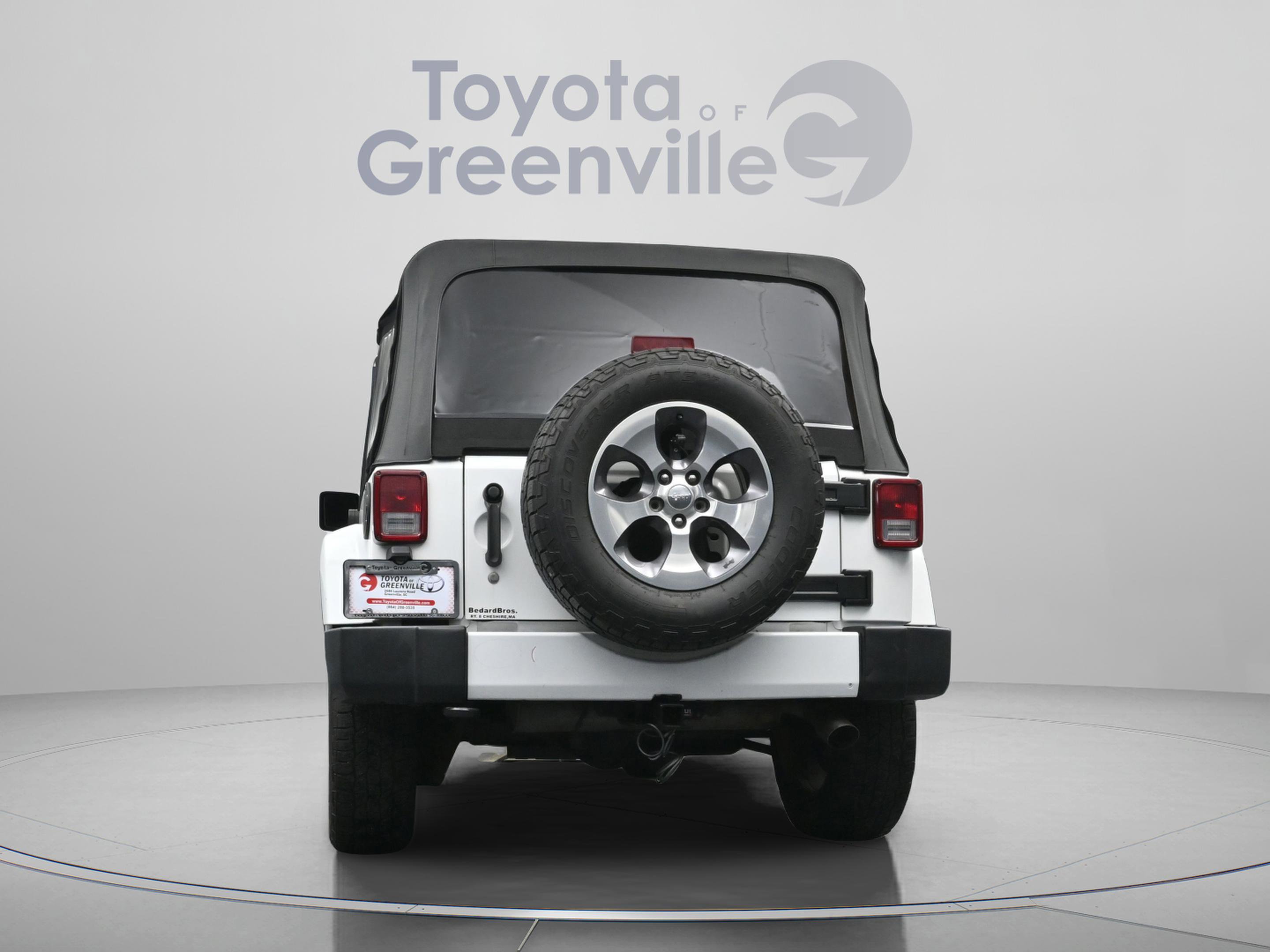 Used 2016 Jeep Wrangler Unlimited Sahara w/ Connectivity Group image 11