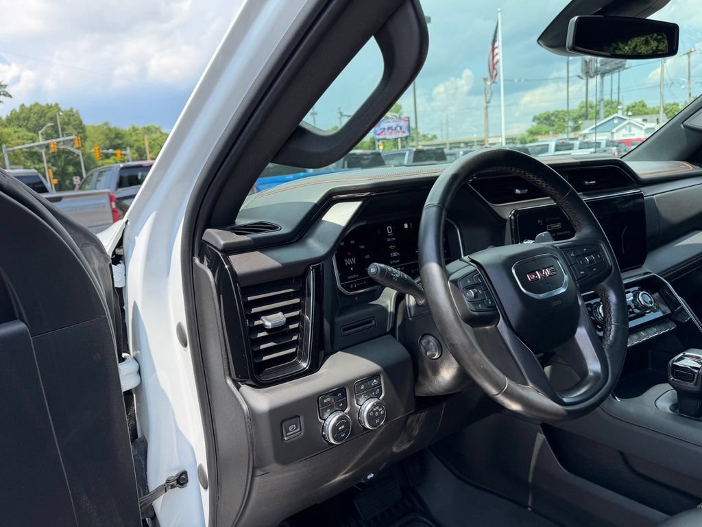 Used 2023 GMC Sierra 1500 AT4 w/ AT4 Preferred Package AWD/4WD image 17