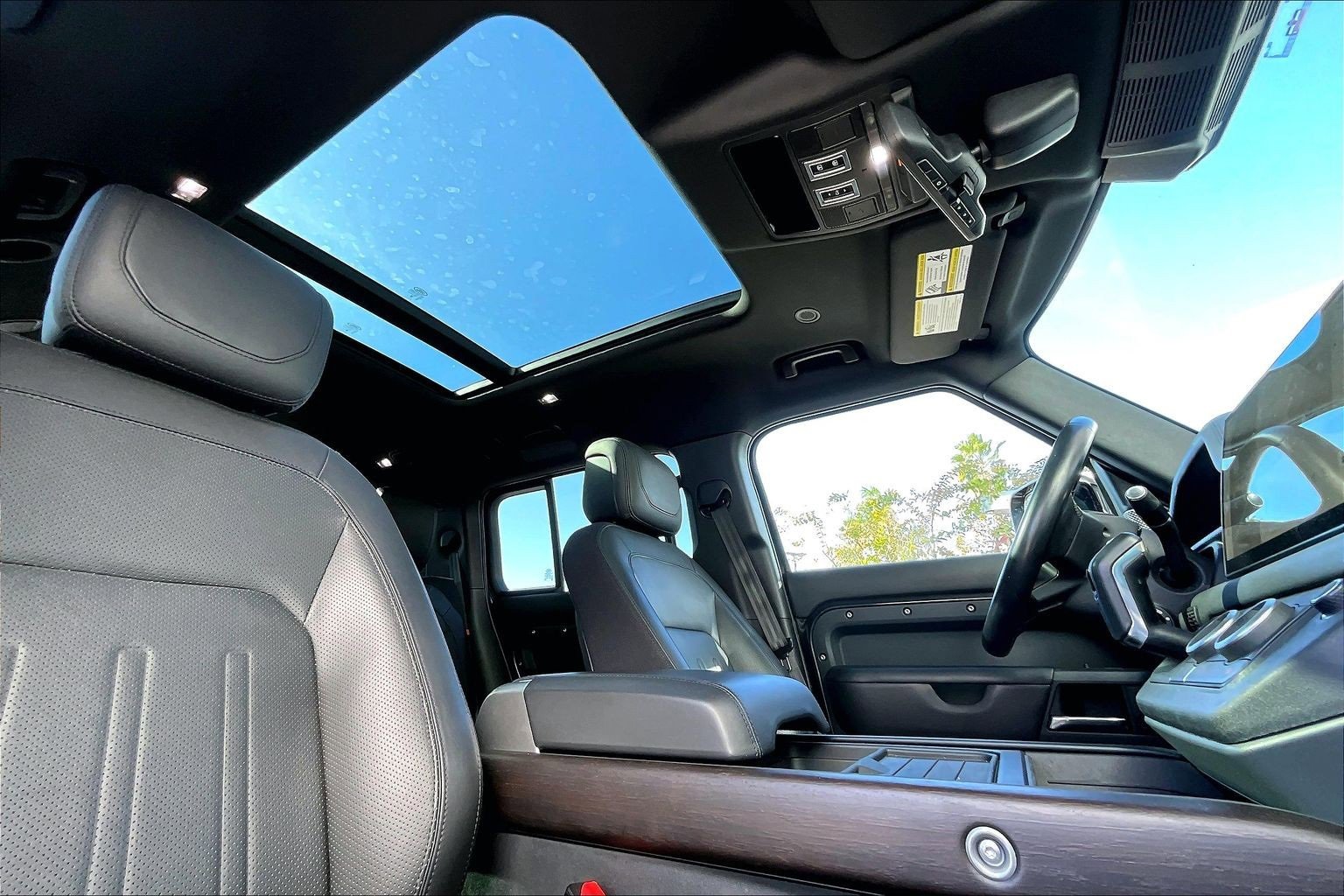 Used 2023 Land Rover Defender 130 X image 22