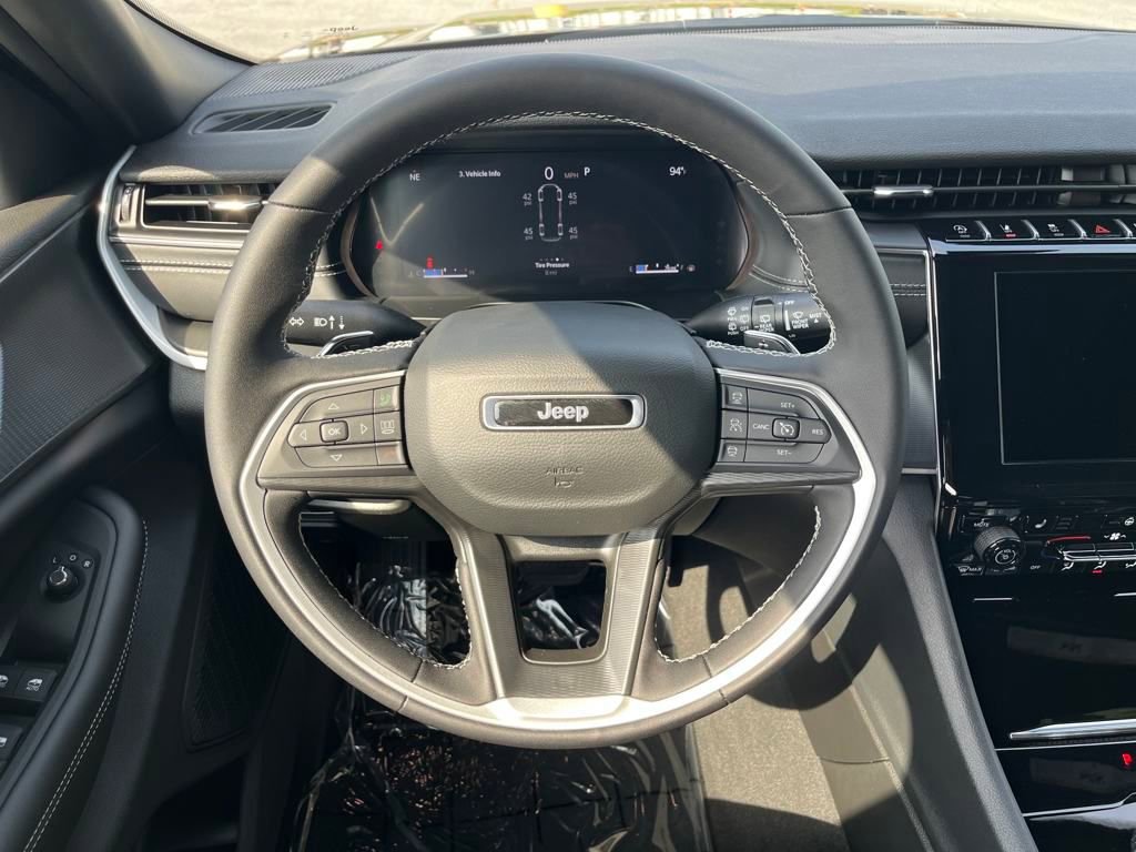 New 2025 Jeep Grand Cherokee L Laredo w/ Luxury Tech Group I image 29