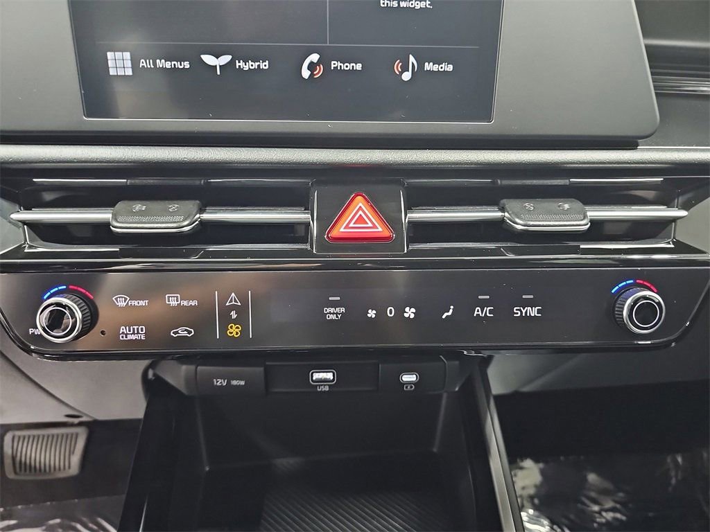 Used 2024 Kia Niro LX image 20