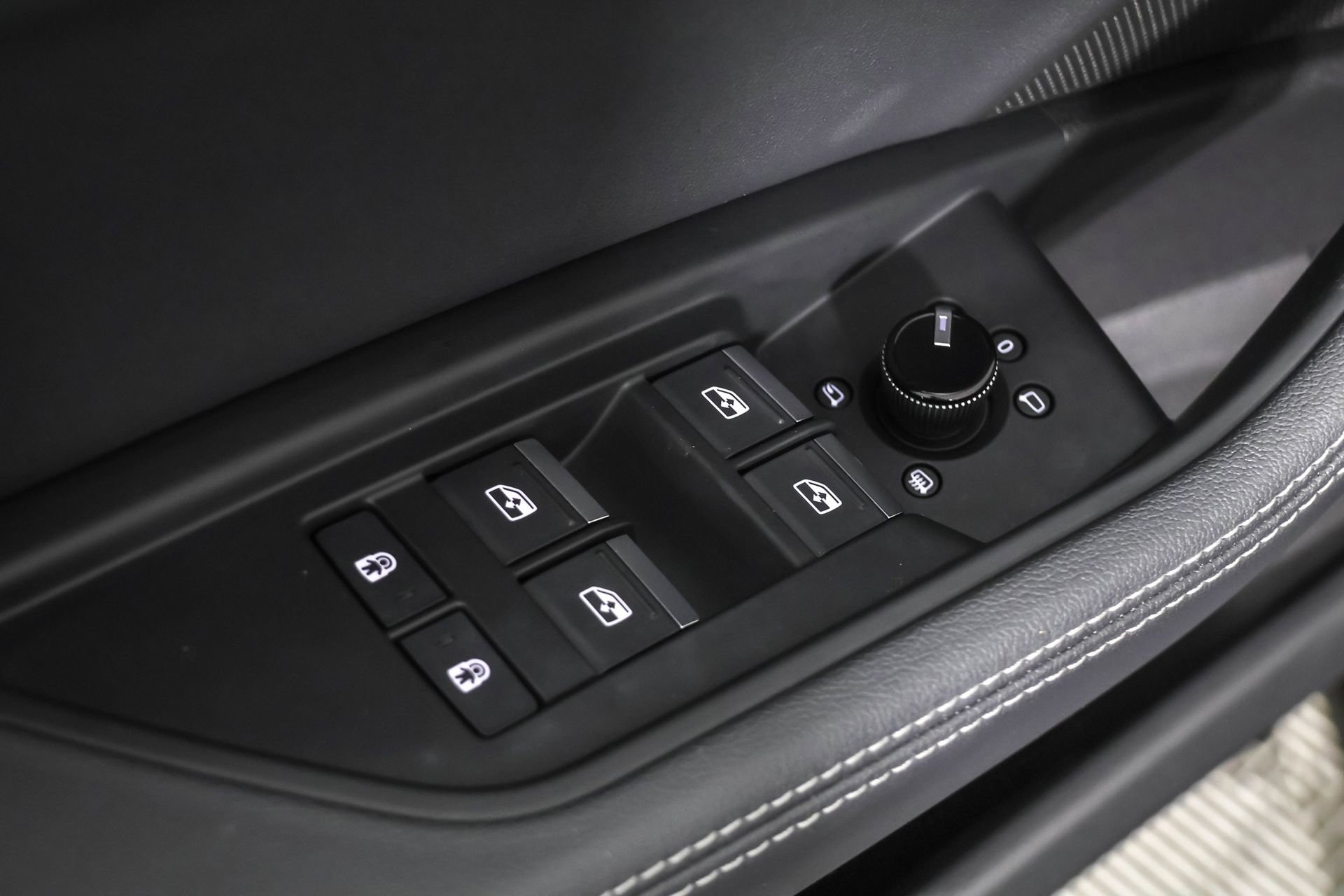 Used 2023 Audi e-tron Premium image 35